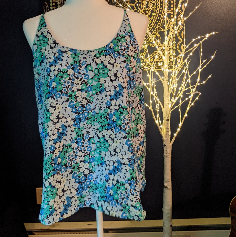 Loft flowery tank